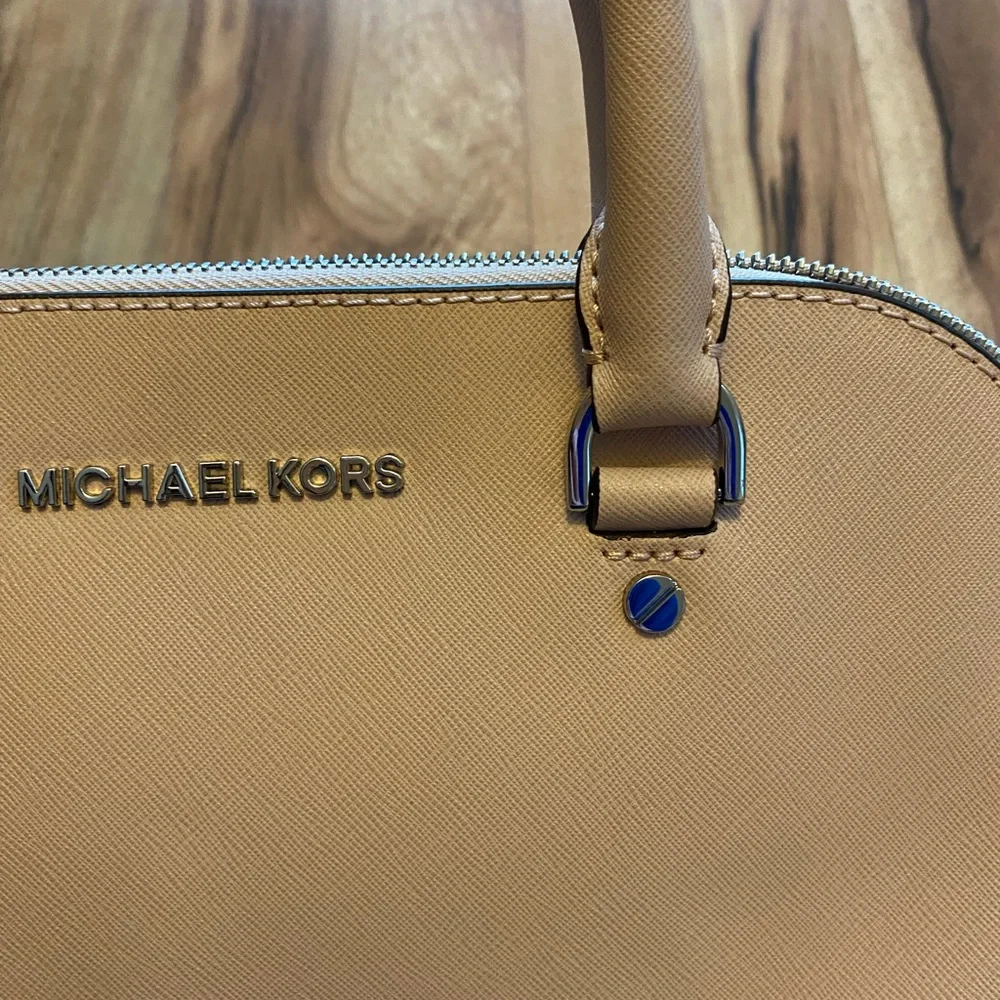 Michael Kors Cindy Dome satchel medium USED ONCE - Picture 6 of 14